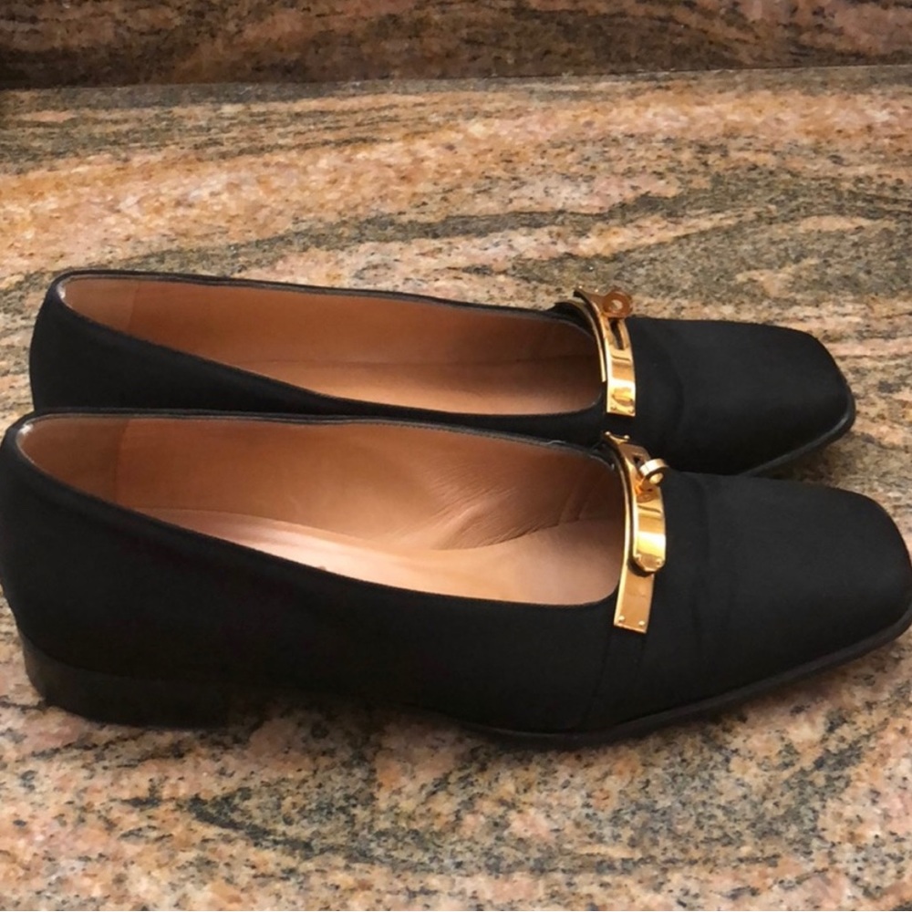 Hermes shoes. In good condition and you can wear any occasion.